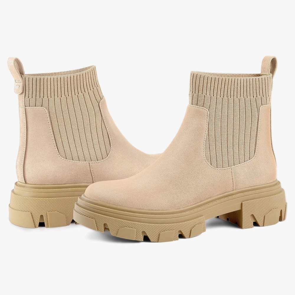 8.5 brand new in box Women's Tan Ankle Boots